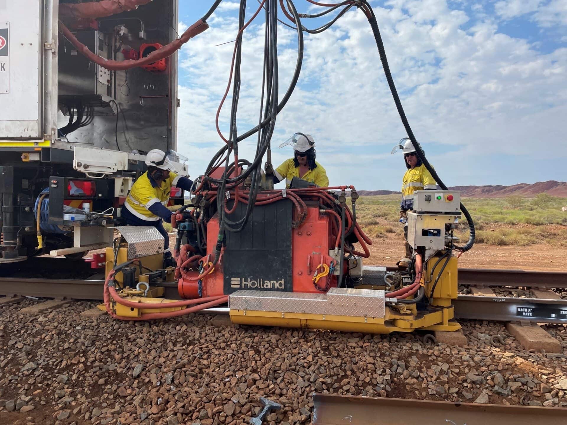 Holland H-650 welderhead and rail puller on track